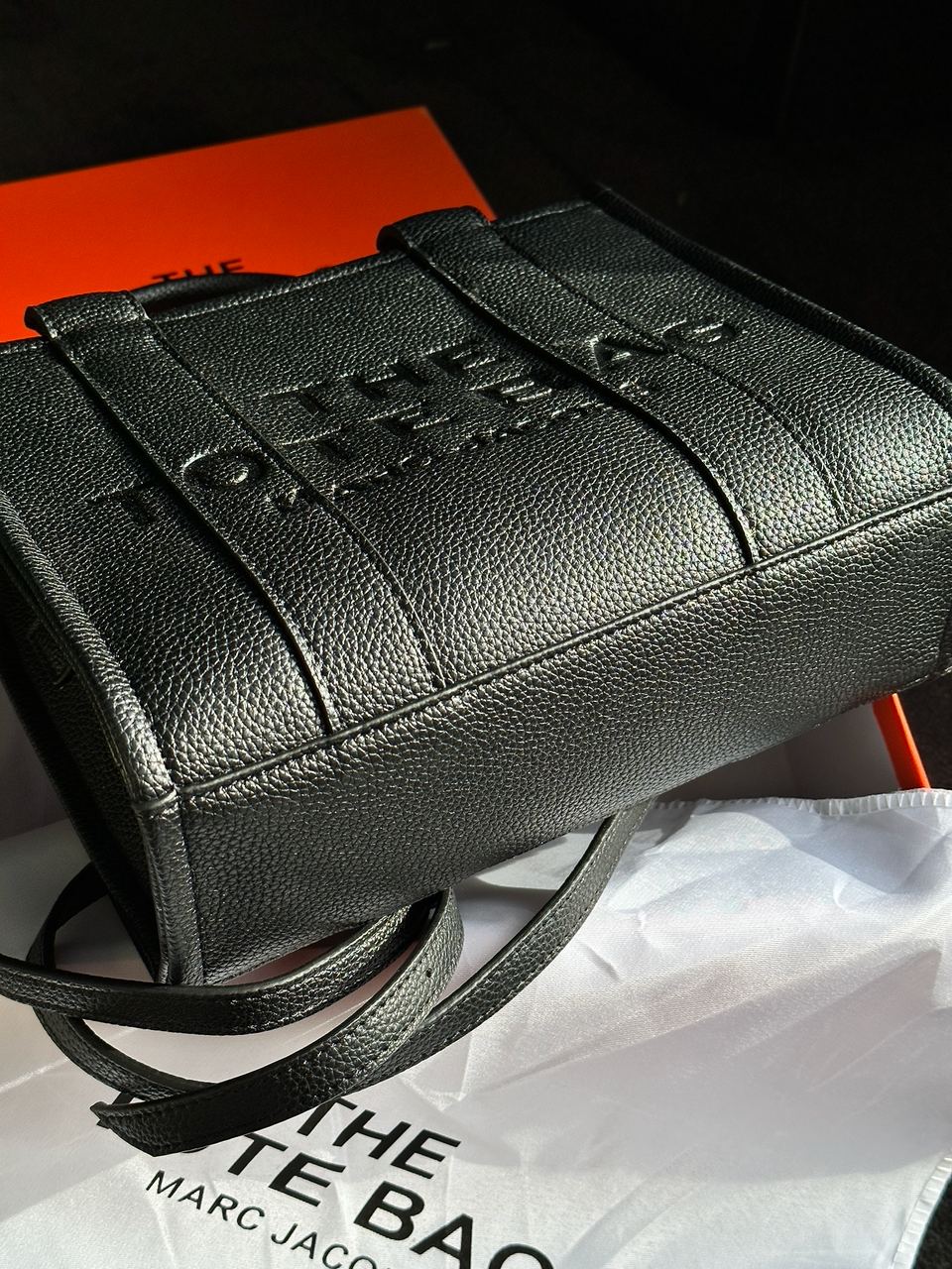 Marc Jacobs The Leather Small Tote Bag - 18