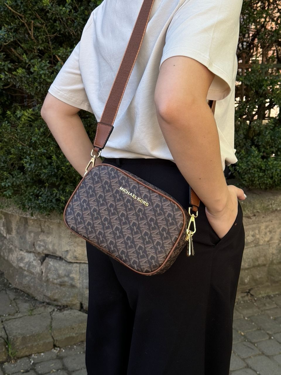 Michael Kors Camera Bag Brown - 12