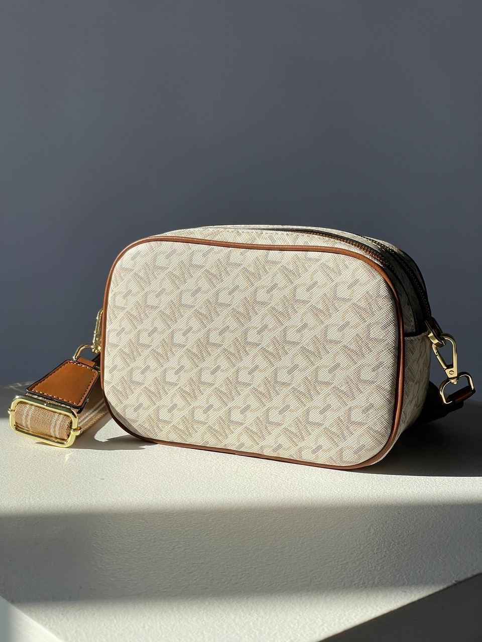 Michael Kors Camera Bag Ivory - 15