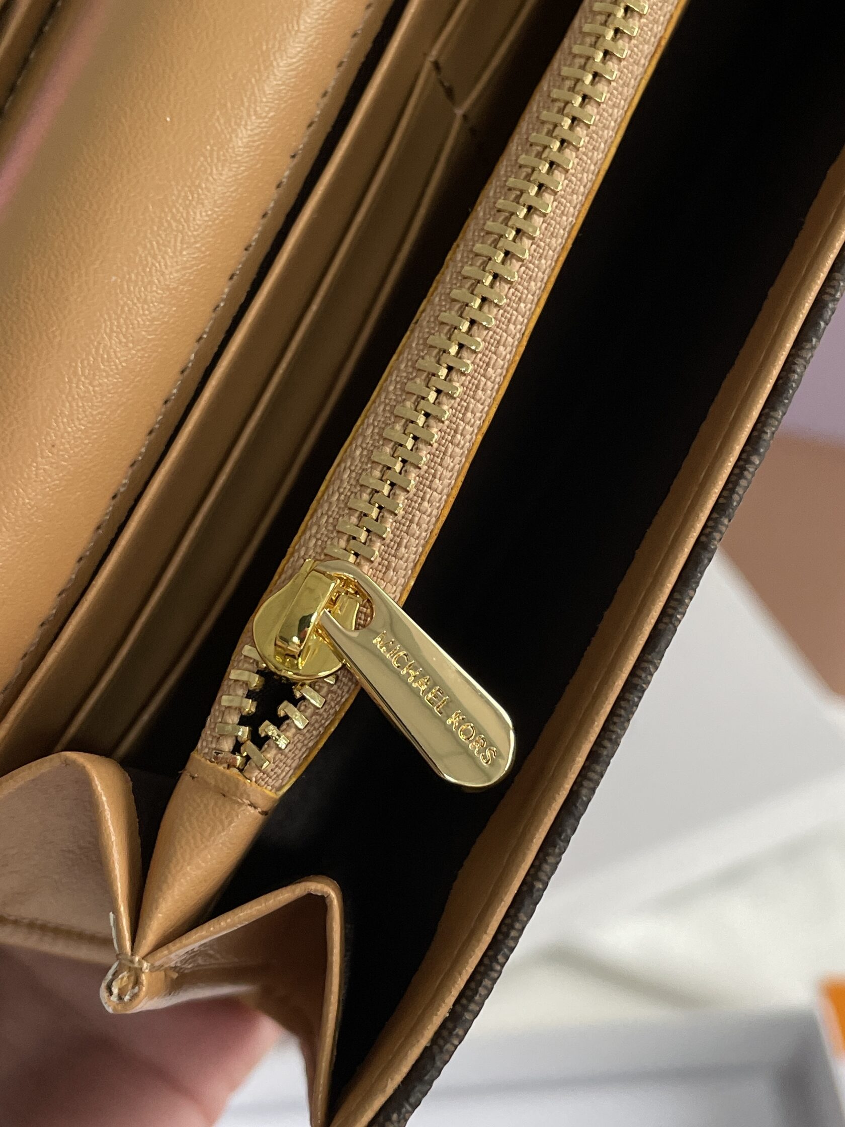 Michael Kors Jet Set travel Wallet Brown Logo - 14