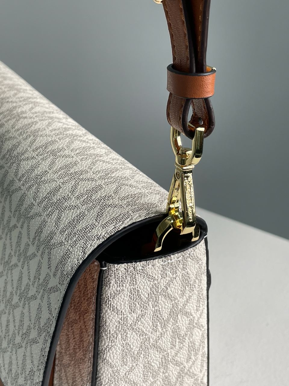 Michael Kors Sloan Editor Medium Bag Cream - 18