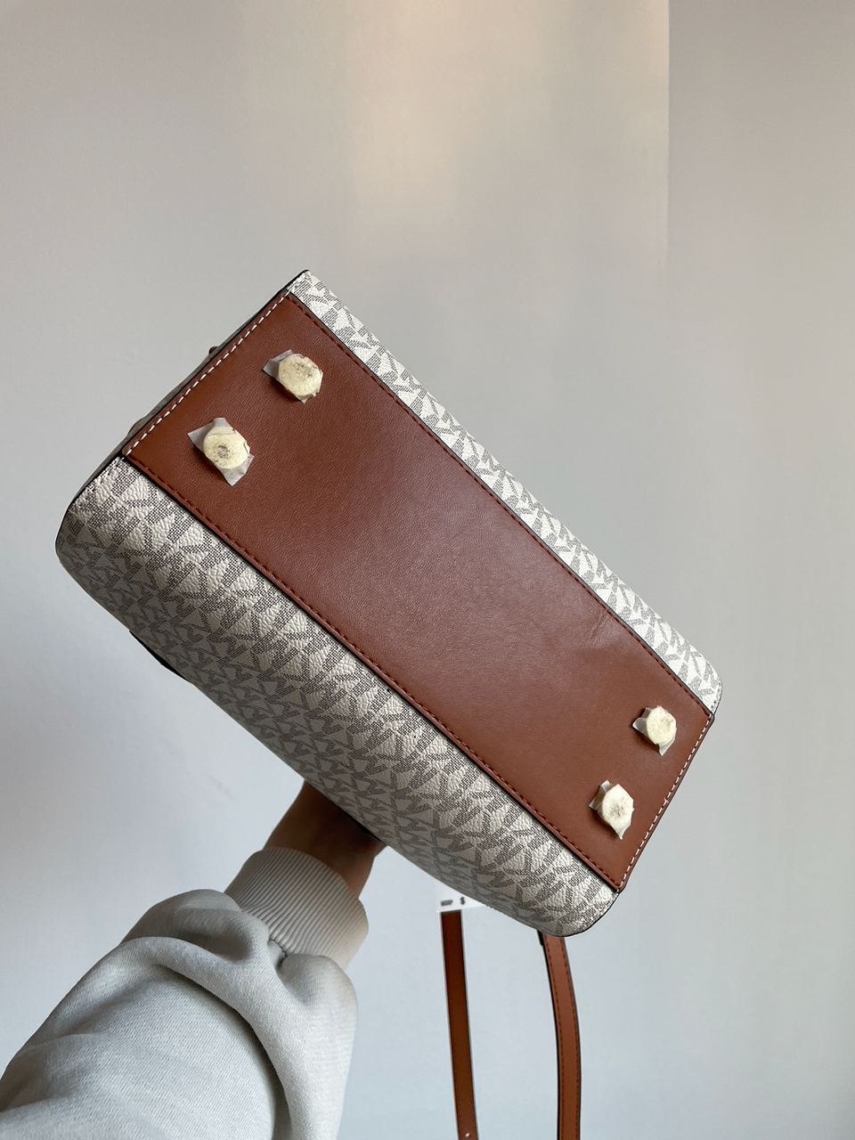 Michael Kors Small Hayes Duffle Crossbody Bag Vanilla/Luggage - 15