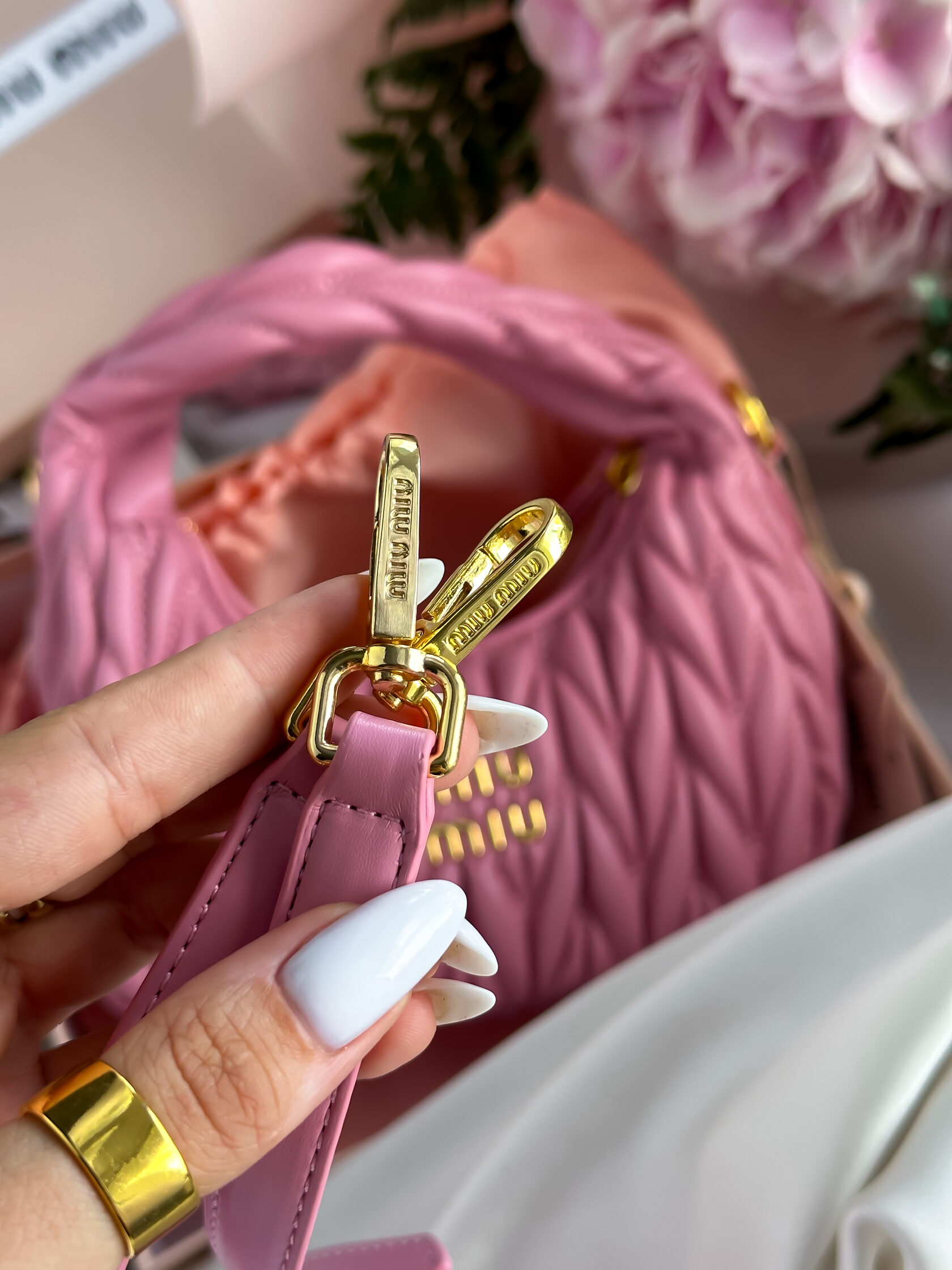 Miu Miu Wander Matelassé Mini Hobo Bag Pink - 2