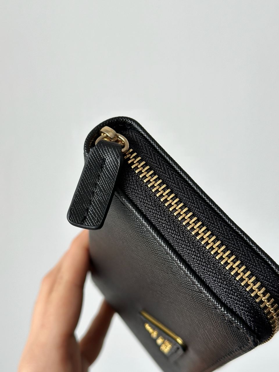 Prada Leather Round Zippy Long Wallet Nero Black - 11