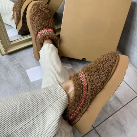 UGG Tasman
