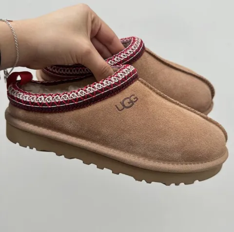 UGG Tasman