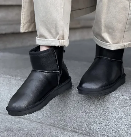 UGG Black