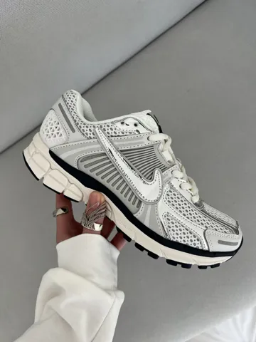 Nike Zoom Vomero 5 Silver