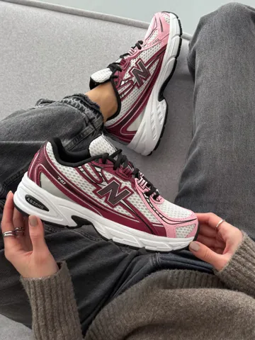 740 White/Burgundy
