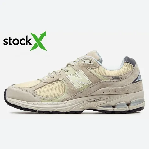 0640 New Balance 2002R Biege