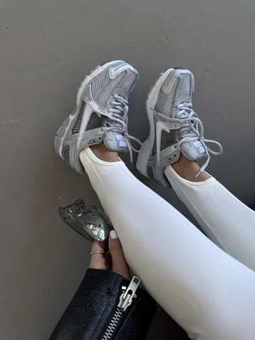 NIKE ZOOM VOMERO 5 | “METALLIC GREY” premium (4)