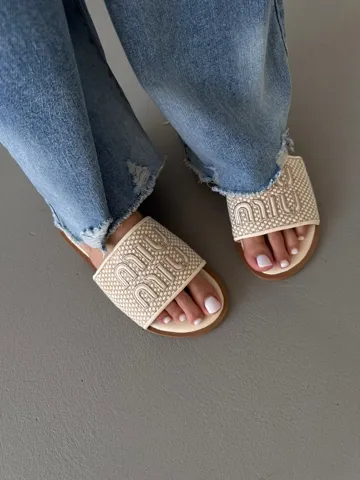 MIU MIU LIGHT CREAM SLIDES (9)
