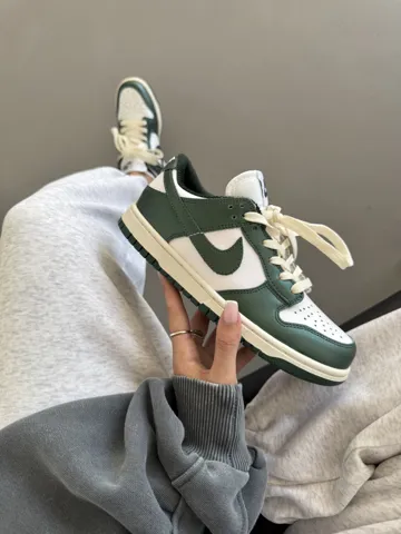 NIKE SB DUNK | VINTAGE CHAMELEON GREEN (1)