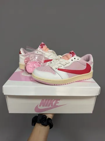 AIR JORDAN 1 x TRAVIS SCOTT | PINK / RED / SAIL