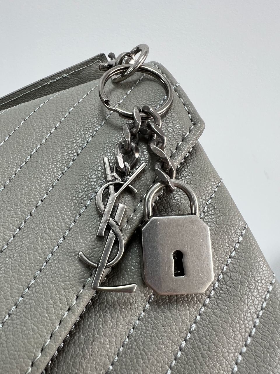 Saint Laurent College Medium in Quilted Leather Grey - 3