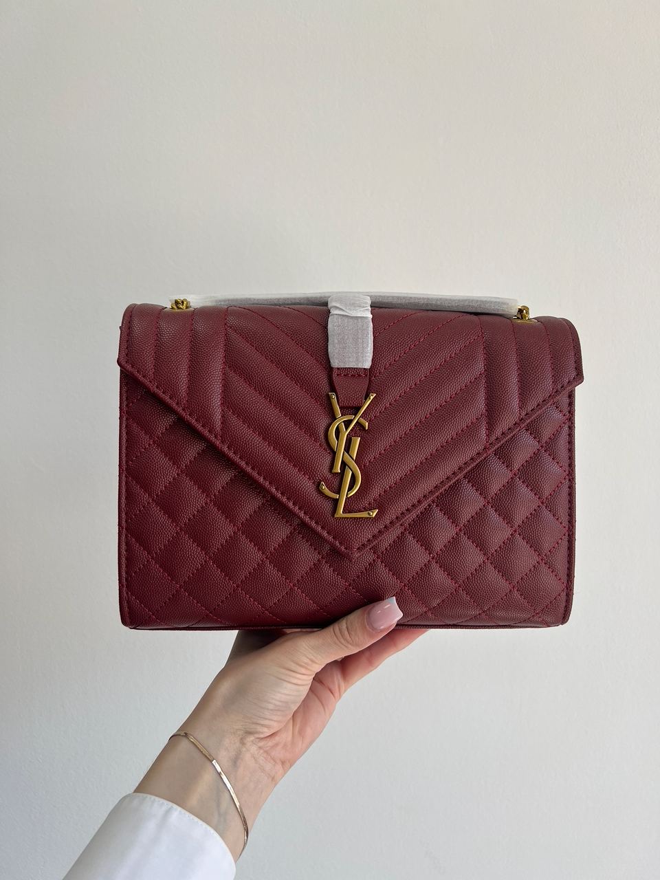 Saint Laurent Envelope Medium In Quilted Grain De Poudre Embossed Leather Burgundy - 2