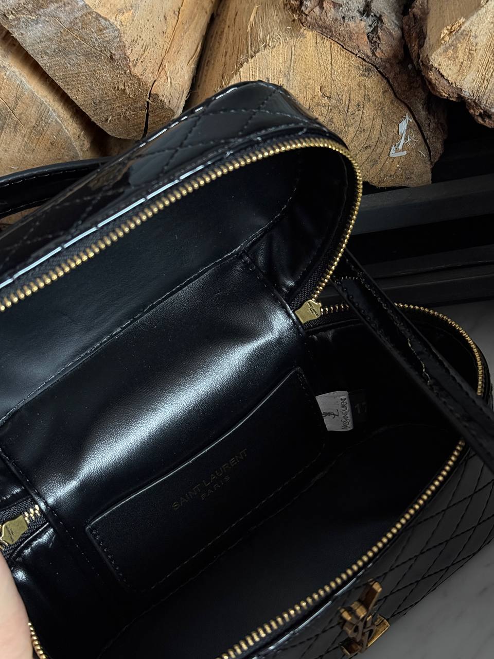 Saint Laurent Gaby Vanity Lacquered Leather Shoulder Bag Black - 10