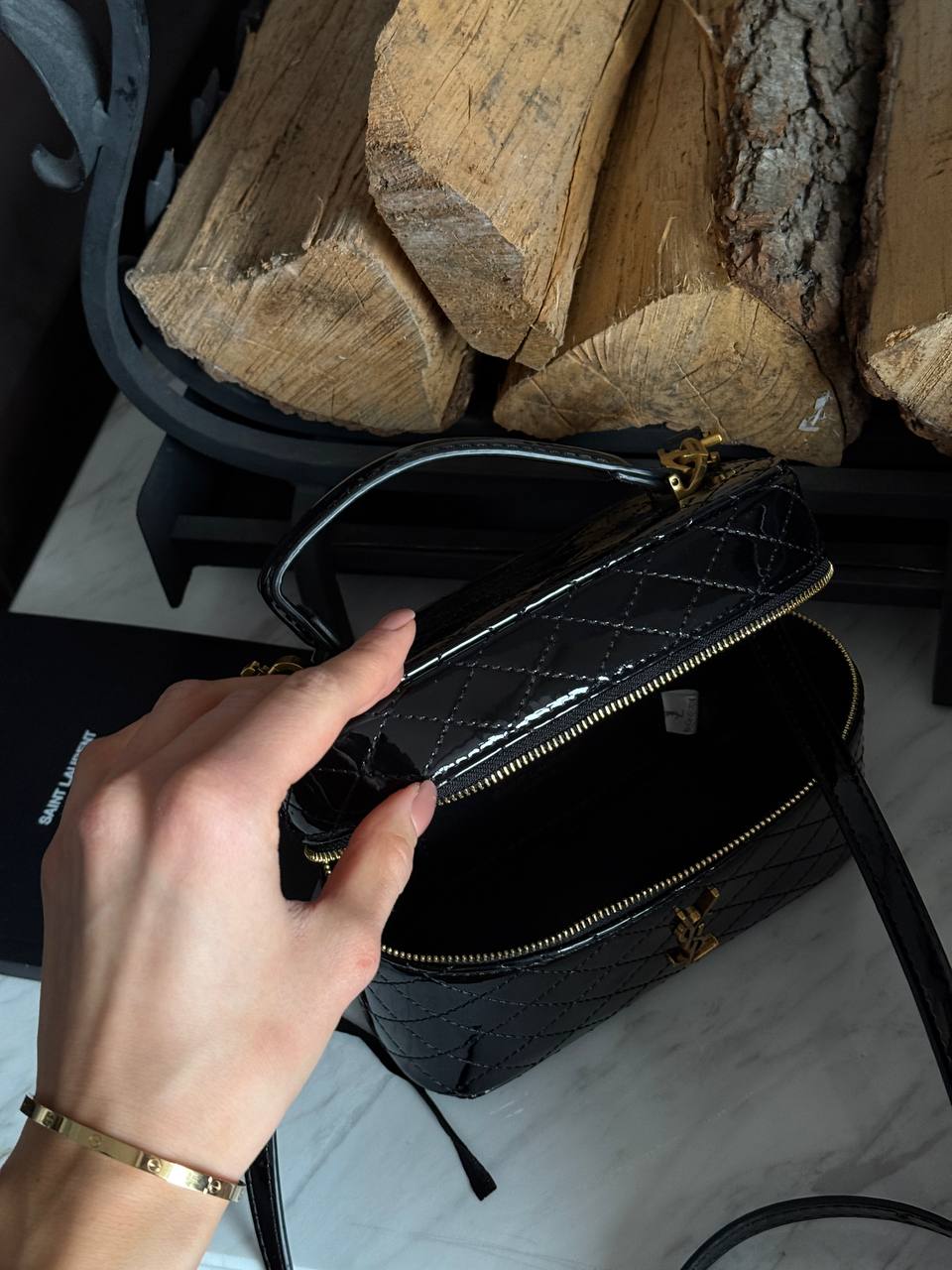 Saint Laurent Gaby Vanity Lacquered Leather Shoulder Bag Black - 9