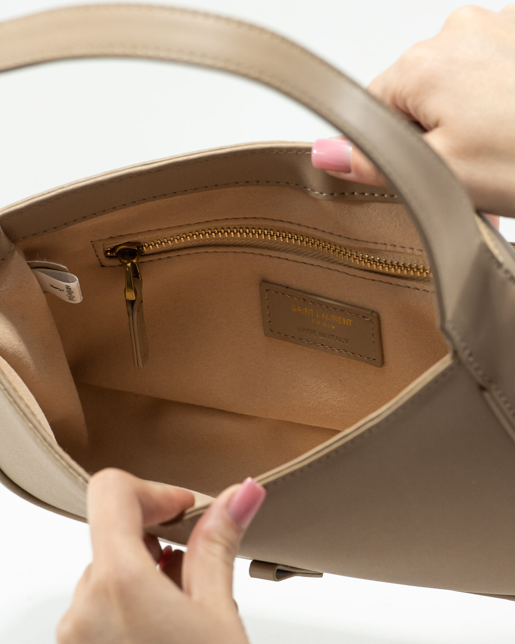 Saint Laurent Hobo Le 5 A 7 Leather Shoulder Bag in Beige/Gold - 10