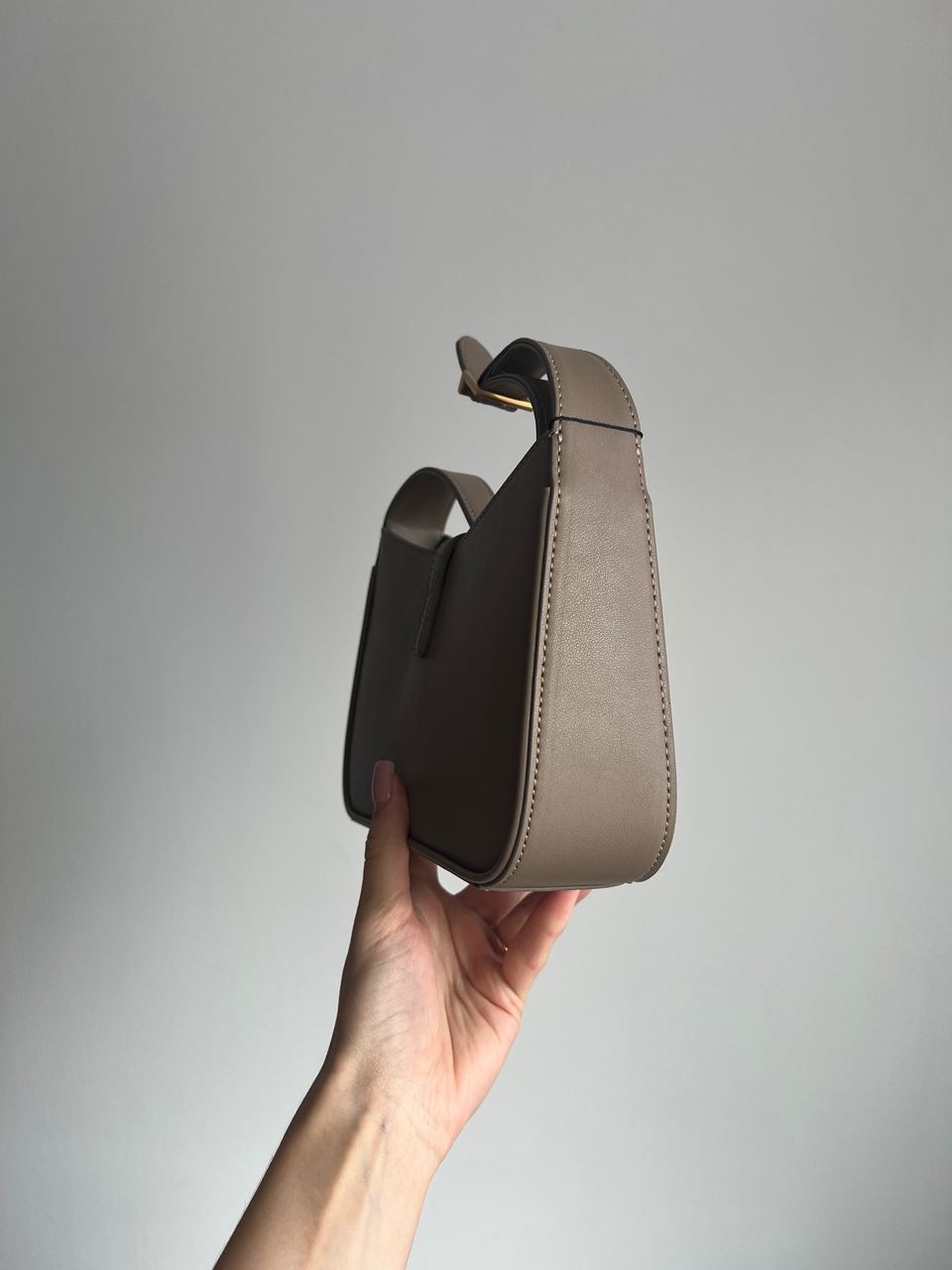 Saint Laurent Hobo Le 5 A 7 Leather Shoulder Bag in Beige/Gold - 5