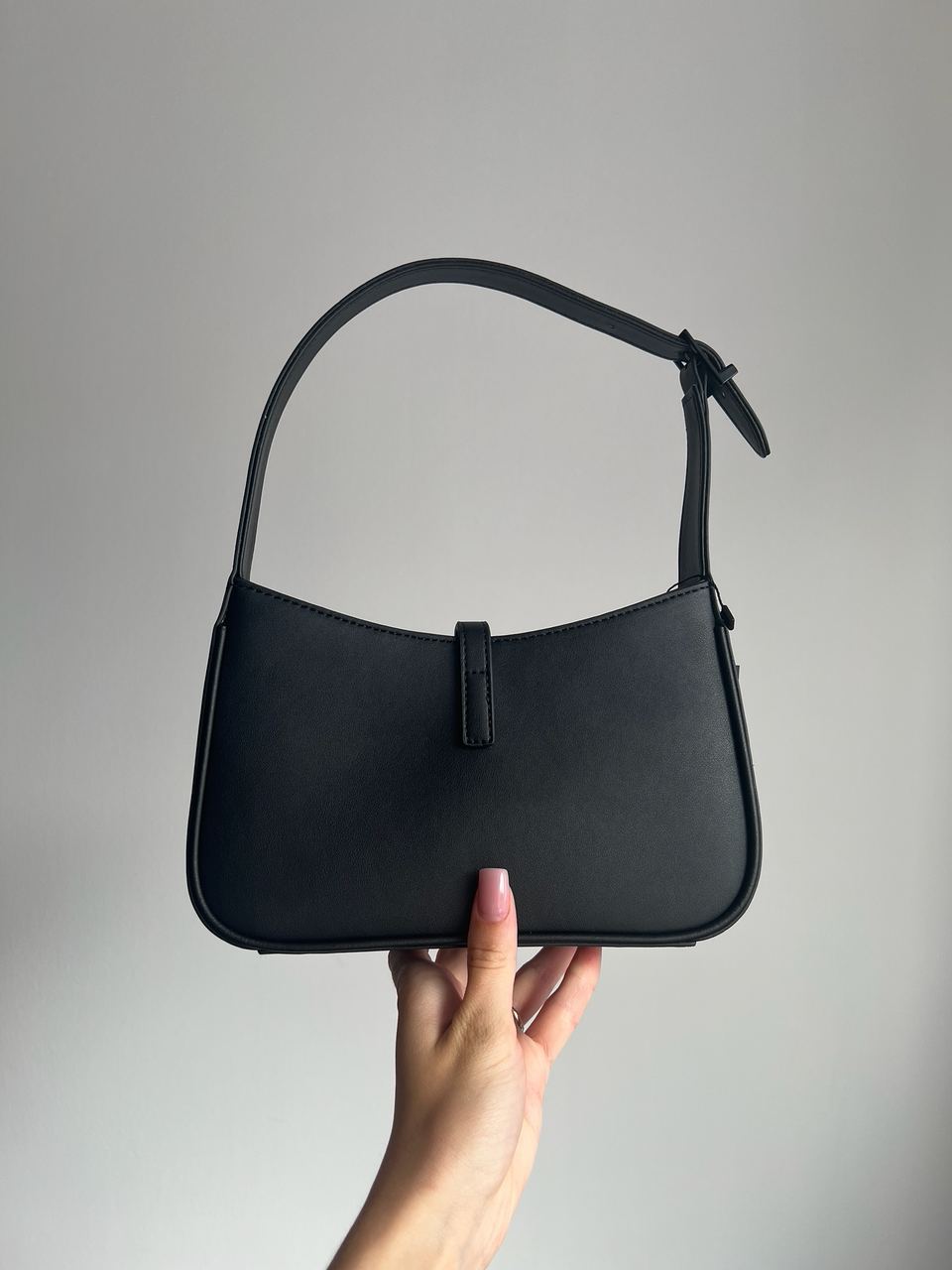 Saint Laurent Hobo Le 5 A 7 Leather Shoulder Bag in Black/Black - 4