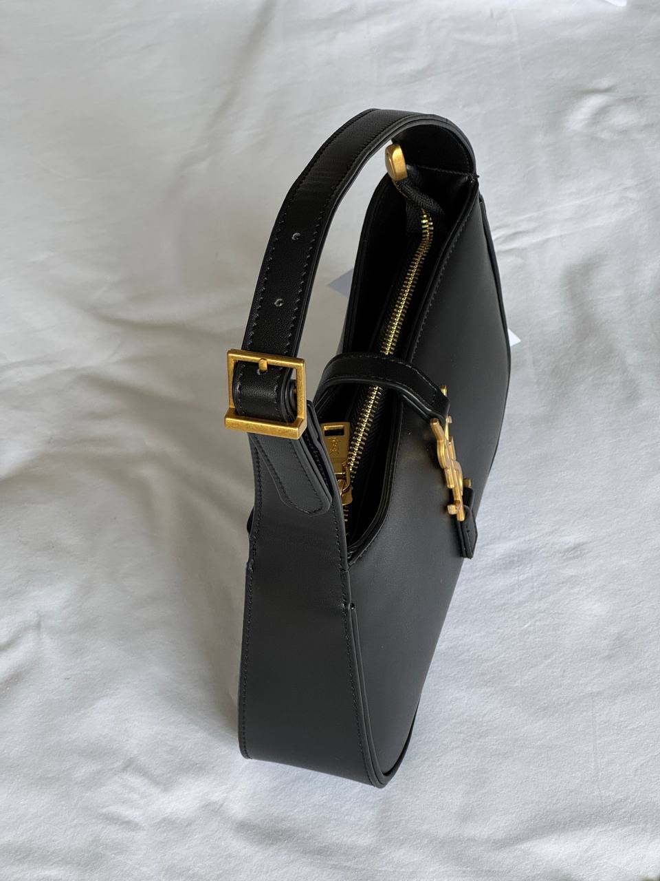 Saint Laurent Hobo Le 5 A 7 Leather Shoulder Bag in Black/Gold - 8