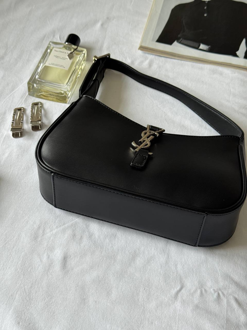 Saint Laurent Hobo Le 5 A 7 Leather Shoulder Bag in Black/Silver - 10