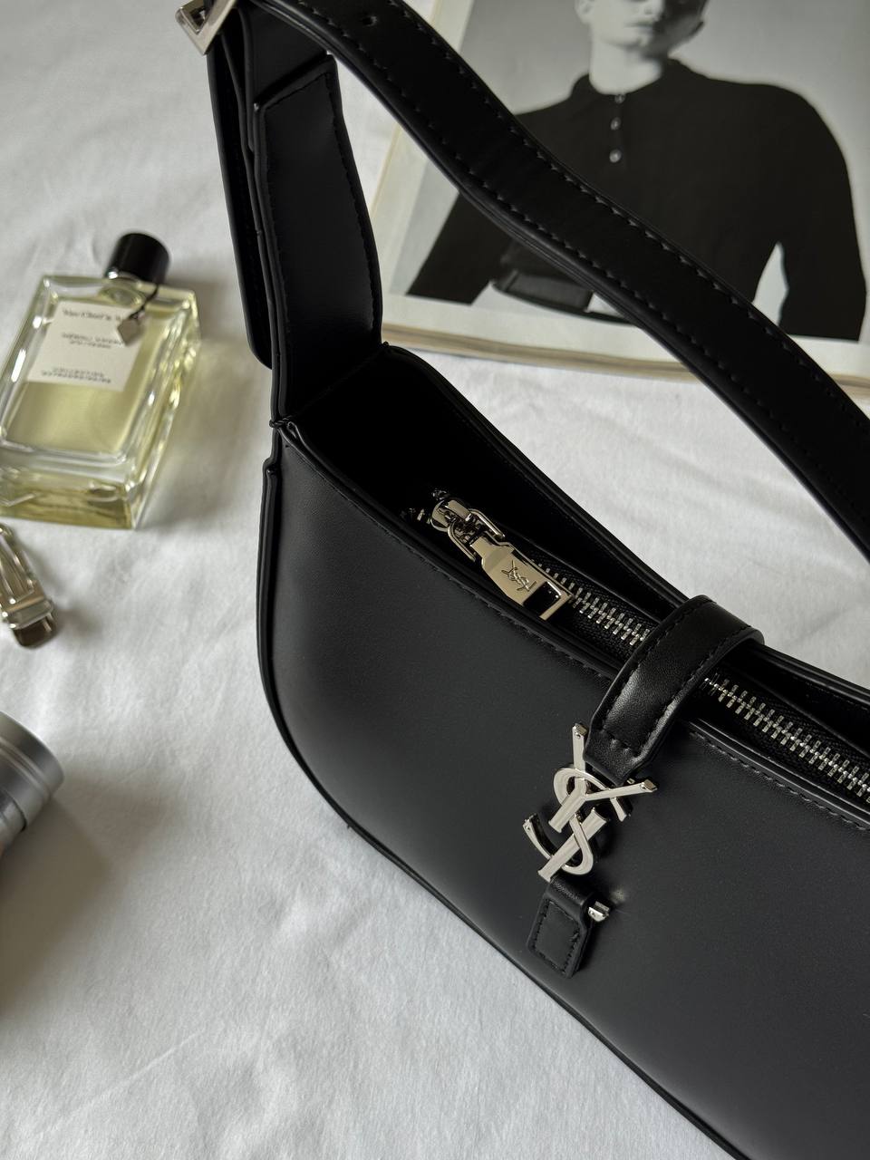 Saint Laurent Hobo Le 5 A 7 Leather Shoulder Bag in Black/Silver - 11