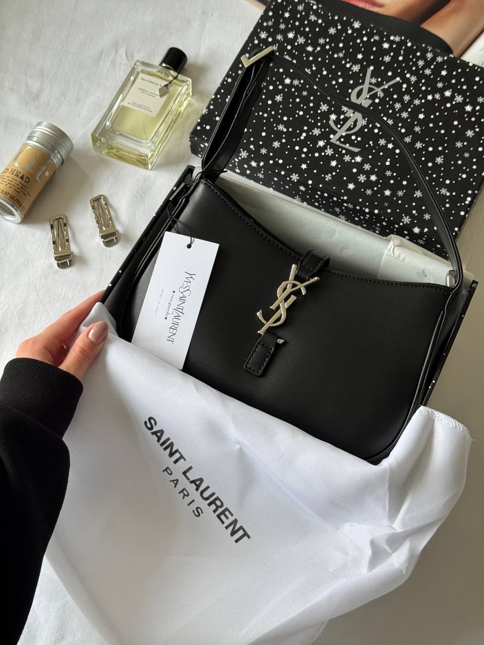 Saint Laurent Hobo Le 5 A 7 Leather Shoulder Bag in Black/Silver - 2