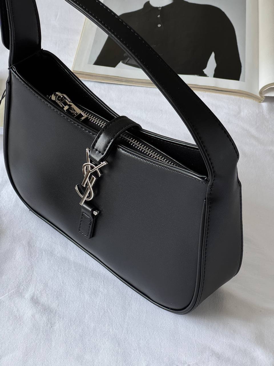 Saint Laurent Hobo Le 5 A 7 Leather Shoulder Bag in Black/Silver - 5