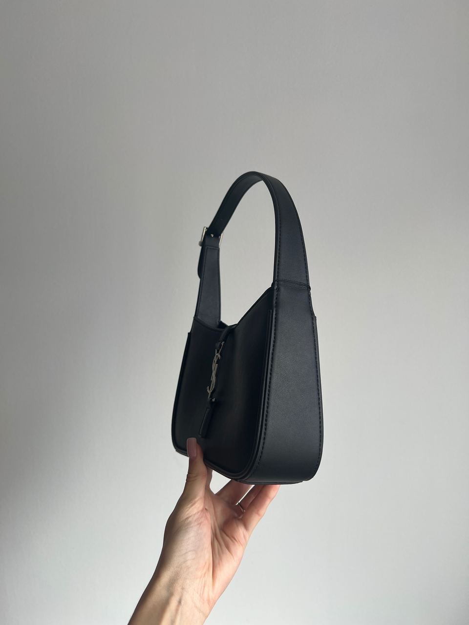 Saint Laurent Hobo Le 5 A 7 Leather Shoulder Bag in Black/Silver - 5