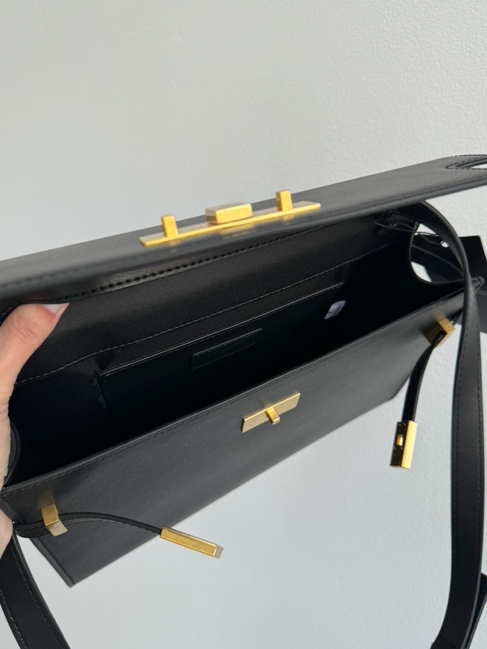 Saint Laurent Manhattan Large Leather Shoulder Bag Black - 24