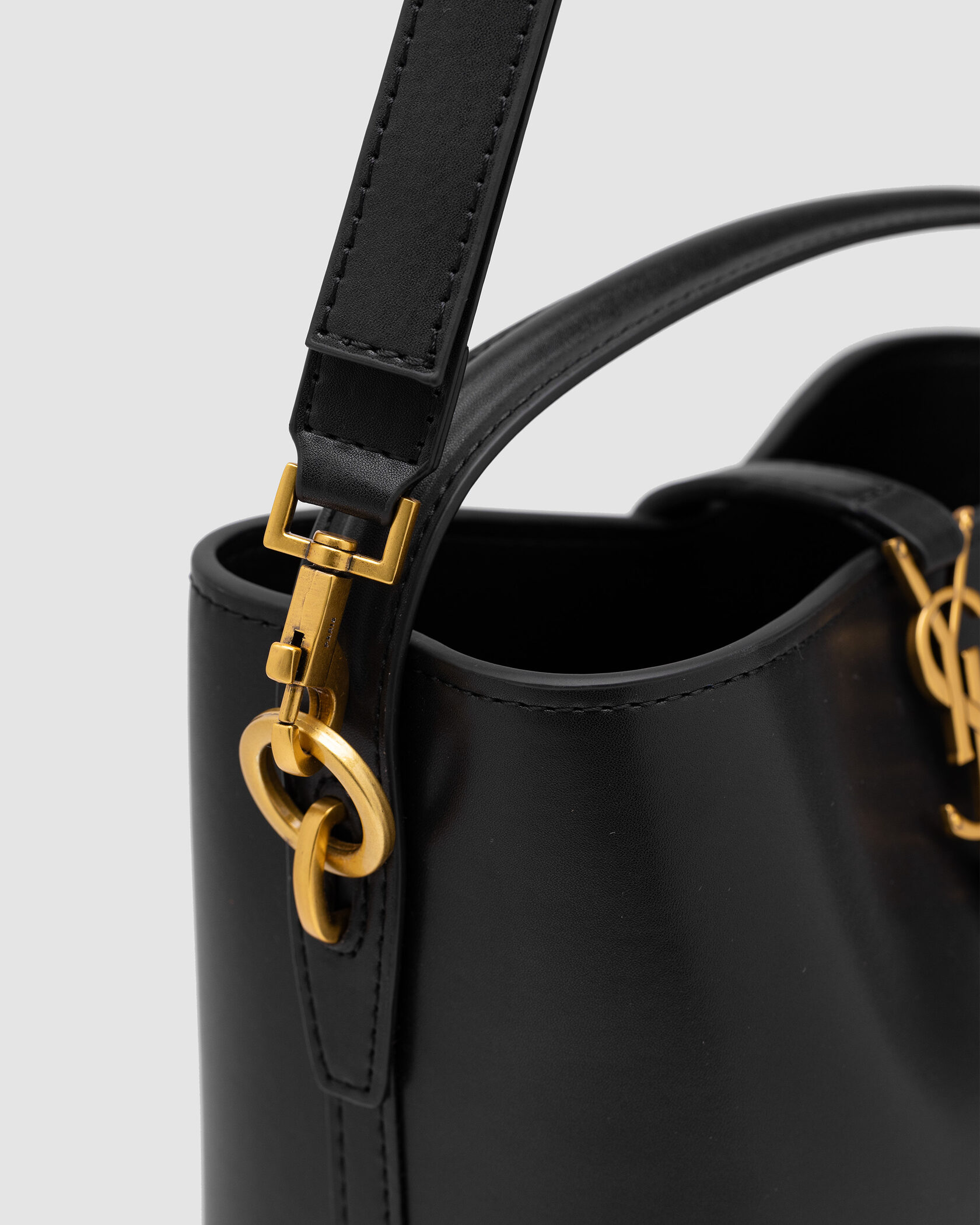 Saint Laurent Medium Le 37 Shiny Leather Bucket Bag Black - 8