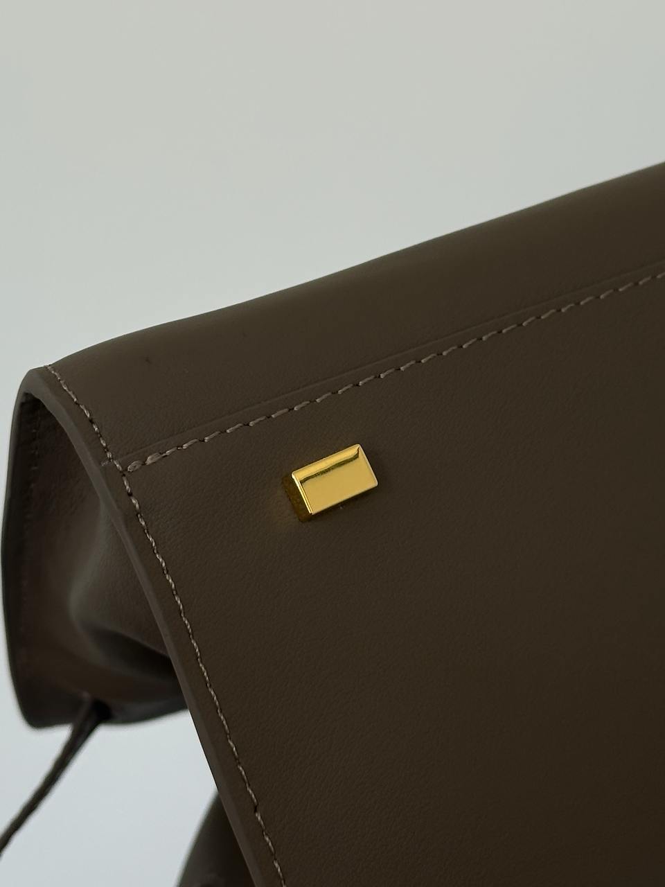 The Row Soft Margaux 26 Bag in Leather Brown Capucines - 11