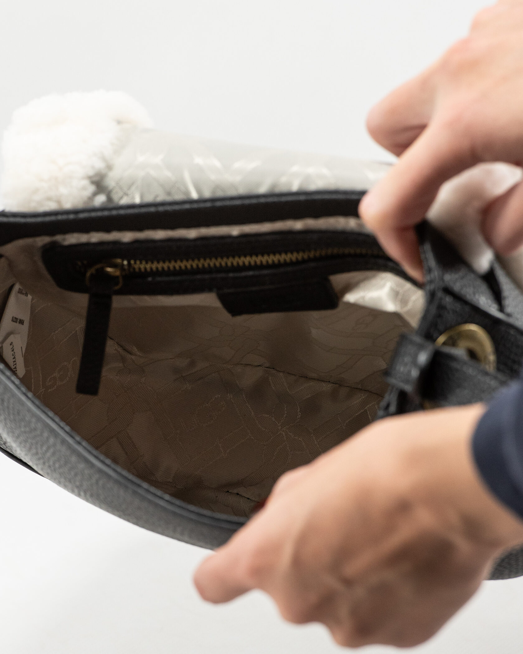 UGG Heritage Crossbody Bag in Black Leather - 15