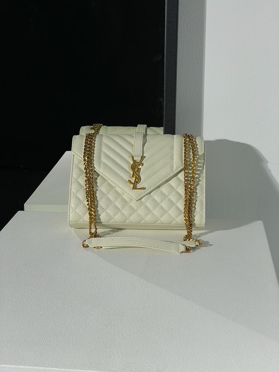 YSL Envelope Medium In Quilted Grain De Poudre Embossed Leather - 3