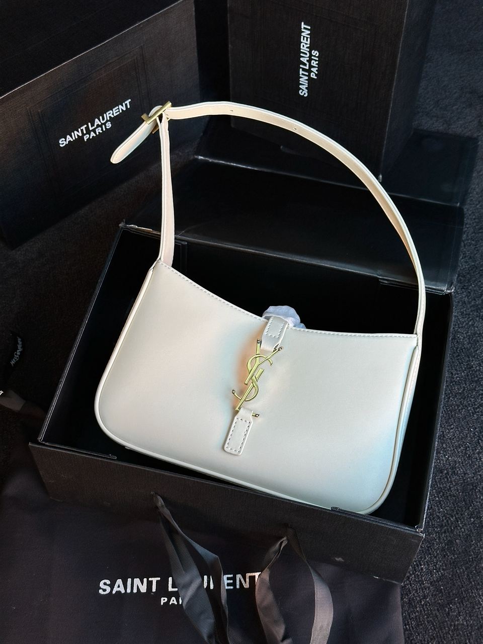 Yves Saint Laurent Hobo Le 5 a 7 Bag in Smooth Leather Cream - 2