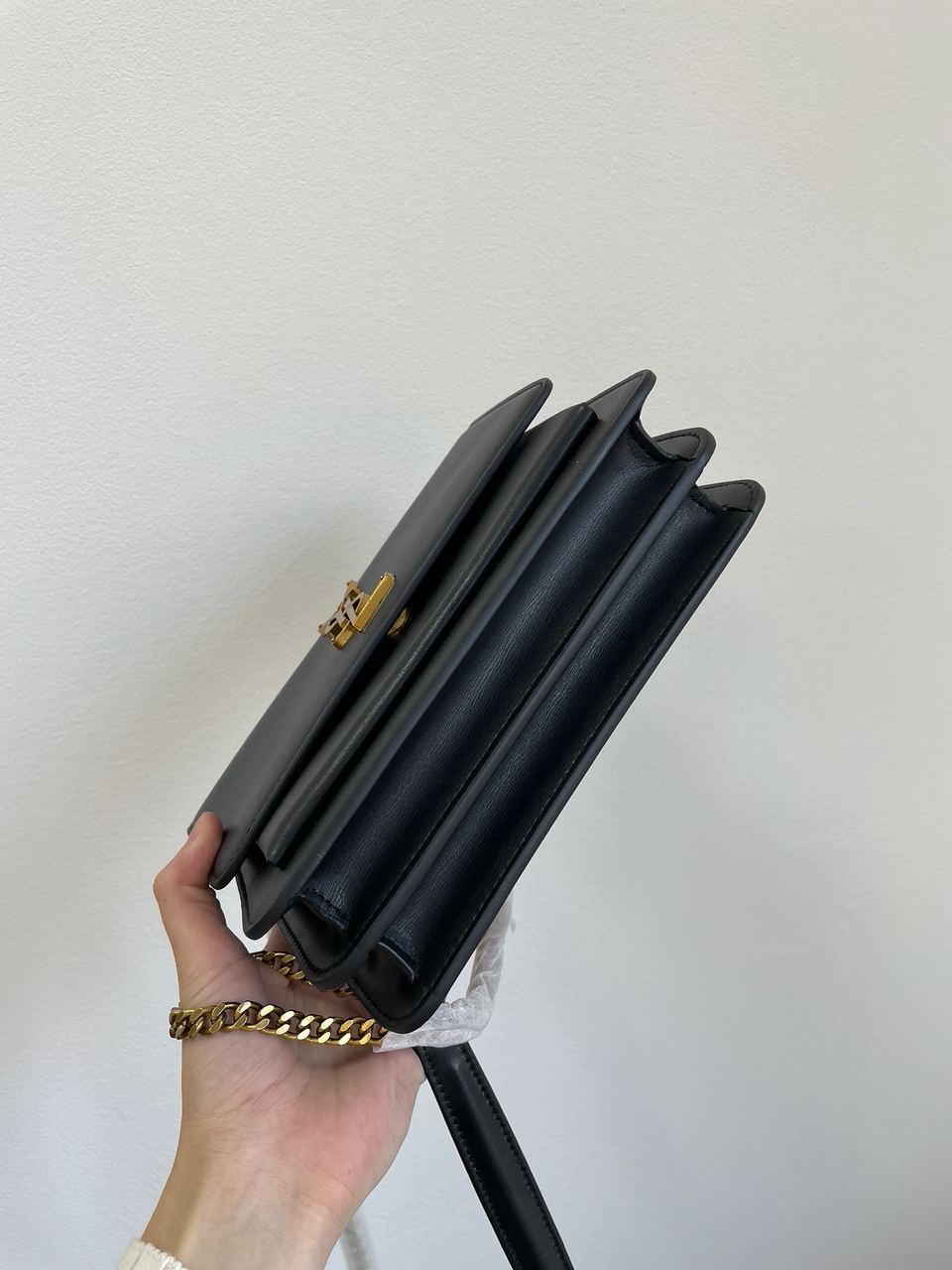 Yves Saint Laurent Medium Sunset in Smooth Leather Black/Gold - 22