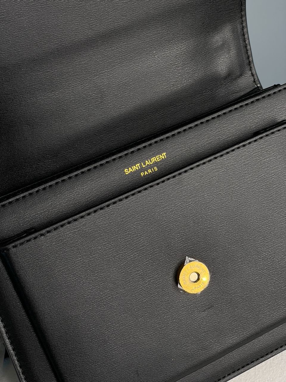 Yves Saint Laurent Medium Sunset in Smooth Leather Black/Gold - 26